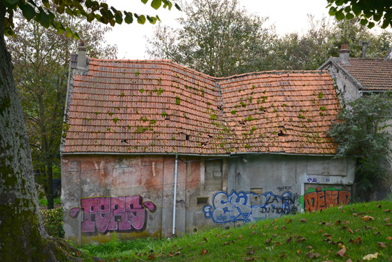 Slumped roof house in Goussainville, a ghost town that inspires the art of traveling (Photo © Meredith Mullins)